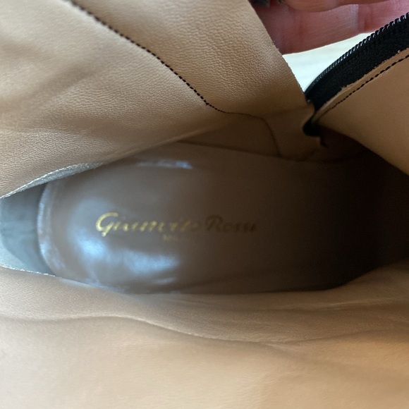 Gianvito Rossi Block Heel Leather Ankle Boots - Picture 7 of 10